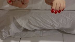 FOOTJOB IN BIG BLACK DICK RED NAILS