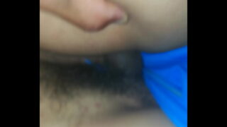 Twee geile mannen die diep gaan met intense bareback anale actie