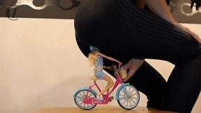 Melina, Buttcrush: Bike Trip