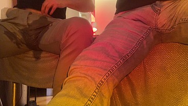 2 amateur flatmates wetting their pants on cam for a follower