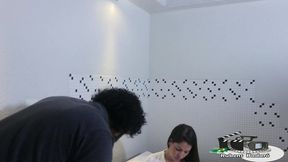 gostosona cheia de charme seduz funcionario. manu fox