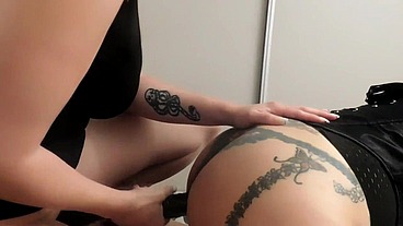 frigida transformada en puta lesbiana en secion de terapia
