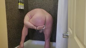 Bear Takes a Shower for You!!