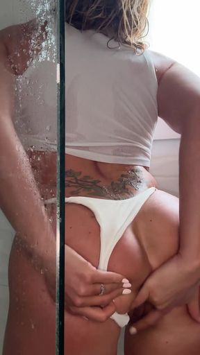 I Cum and Squirt in Close-up on Your Phone