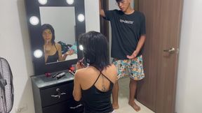 Me sigue por el culo a mi hermanastra a cambio de dejarla salir con su nuevo novio