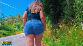 beautiful latina with a big butt has sex in the car with a stranger!