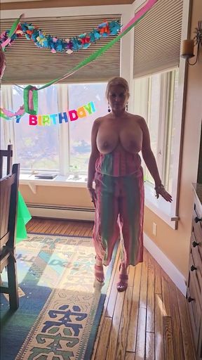 Sexy ONLYFAN Mature MOMMY Shows your her BIG TITS COMPILATION