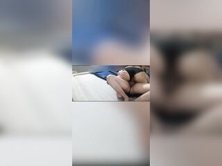 PAREJA LATINA ROMANTICA COGIENDO RICO