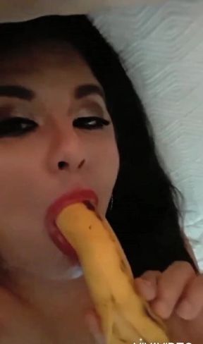 Miss Madii banana blow job  NO AUDIO