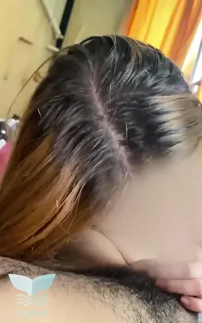 Slim redheaded beauty gets kissed from head to toe before spreading her