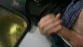 Brincando com o pau no onibus