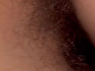 se descarga en mi culito para que me escurra