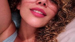 vizinha timida com seios grandes naturais me provocou com o decote e rebolou com os peitos quicando e pulando sobre meu pau!