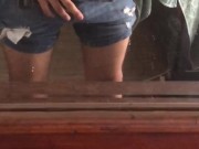 Bailando hasta dedearme solo en casa