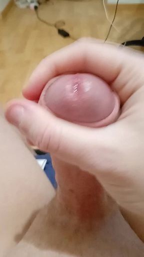 My girlfriend says that I should not fuck her in the mouth in the morning, but fuck my hand