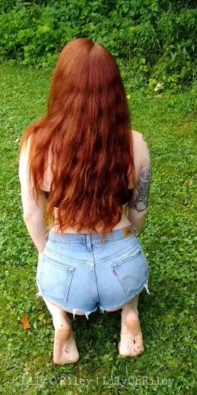 Exhibitionist Redhead Cums Hard in the Park
