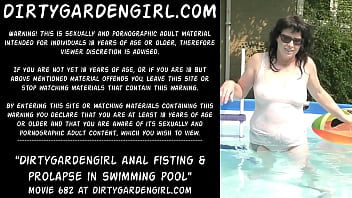 Dirtygardengirl anal fisting &amp_ prolapse in swimming pool