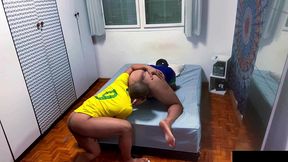 meu parceiro masturbou meu pau depois do jogo do brasil, ate tirar todo meu leite