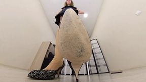 Milena - crushed under her pumps VR 360 4K