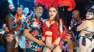 巨乳拉丁女郎派对演变成狂野的跨种族群交：May Akemi、Carol Fenix 和 Carol Corrales 接受粗暴的肛交、深喉和射精