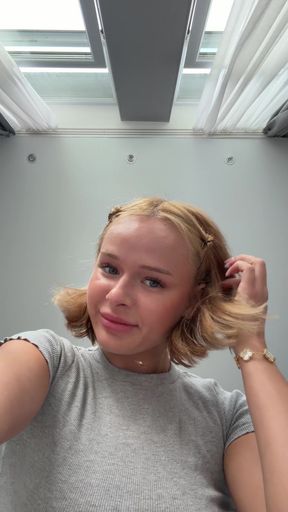 Teen onlyfan shows off her tits