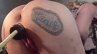 Lisa Lace gets pounded by a fucking machine, till she cums and almost break