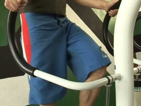 Muscular Stud Became Very Hornt When He Saw Another Man Making His Exercises in the Gym