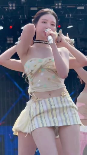 K-pop Taiwanese girl shows off her slow-motion thighs in a standing