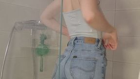 Lina Roselina – "Get Me Soaked: Jeans, Tanktop & Showerhead