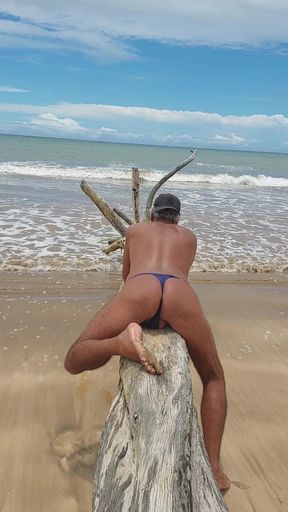 Ladysilva Tanning Her Hot Ass on the Beach