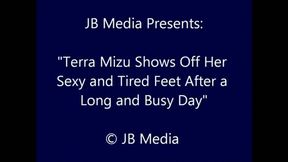 Terra Mizu Shows off Her Sexy Feet to you - SD