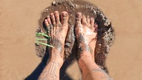 DIRTY FEET WITH MUD