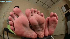 College girls back from break to show their soles! - MP4