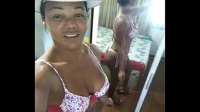 Carol deixando rabo para alto