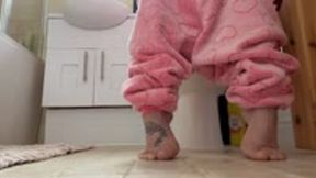 Mistress Nas' Pajama Pee Farts & toes!!