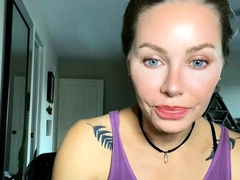 Hot brunette from squirt masturbating on webcam