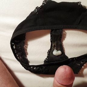 Quick cum on small and smelling panties