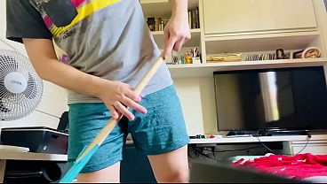 Dia de faxina - limpando meu quarto mas quero saber se vcs querem outro v&iacute_deo assim comigo sem roupa