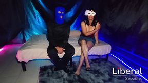 ESTA PAREJA PRUEBA SU EXPERIENCIA DE UN VIDEO PORNO