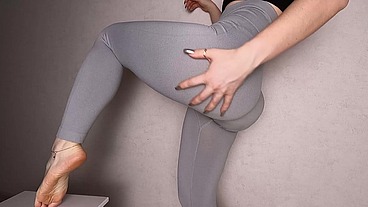 PAWG in Leggings and Her Feet