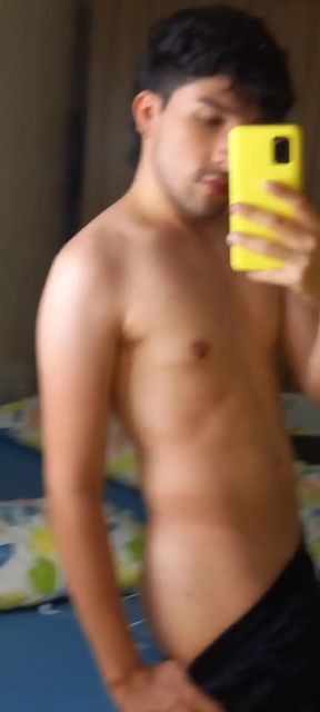 Curious Heterosexual Sending Nude Photos to His Gay Friend