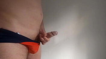 Ich spritze in meiner Aussiebum geil ab