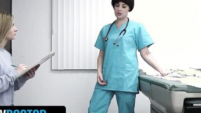 Harlow West & Jessica Ryan are sharing doctor's prick in 3some