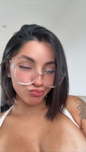 Teen amateur plays with her tits