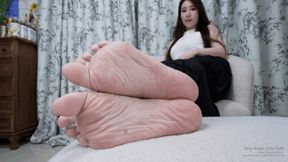 Beautiful sexy Asian young woman Nancy shows off her sexy 39EU big feet86 4K