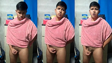 Alan Tokers jóven latino sé masturba en su habitación