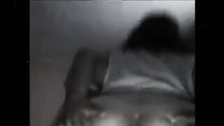 Selbstgedrehtes Video von einem Mädchen, das es tief in den Arsch bekommt.