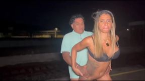 Gostosa wife gives wet blowjob to homeless man at train station