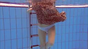 ”Ginger Katka playing underwater”