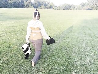 Big Butt Stroll Through The Park